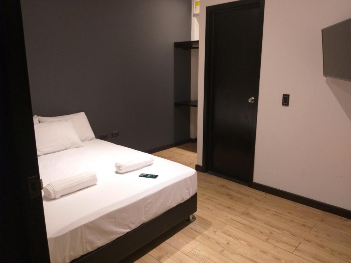 Zugi Inn Hotel Leticia Extérieur photo